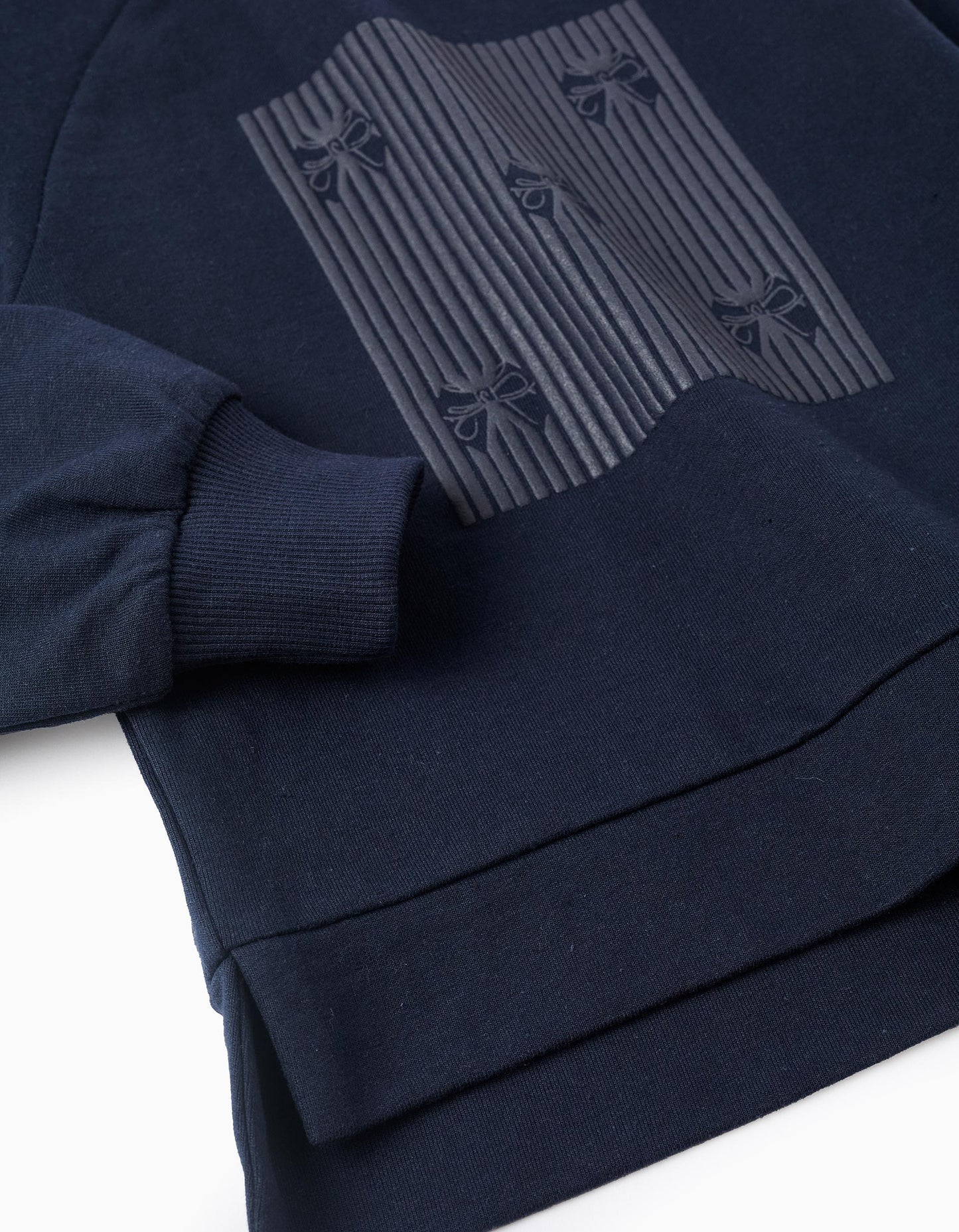 Sudadera marino con estampado en relieve