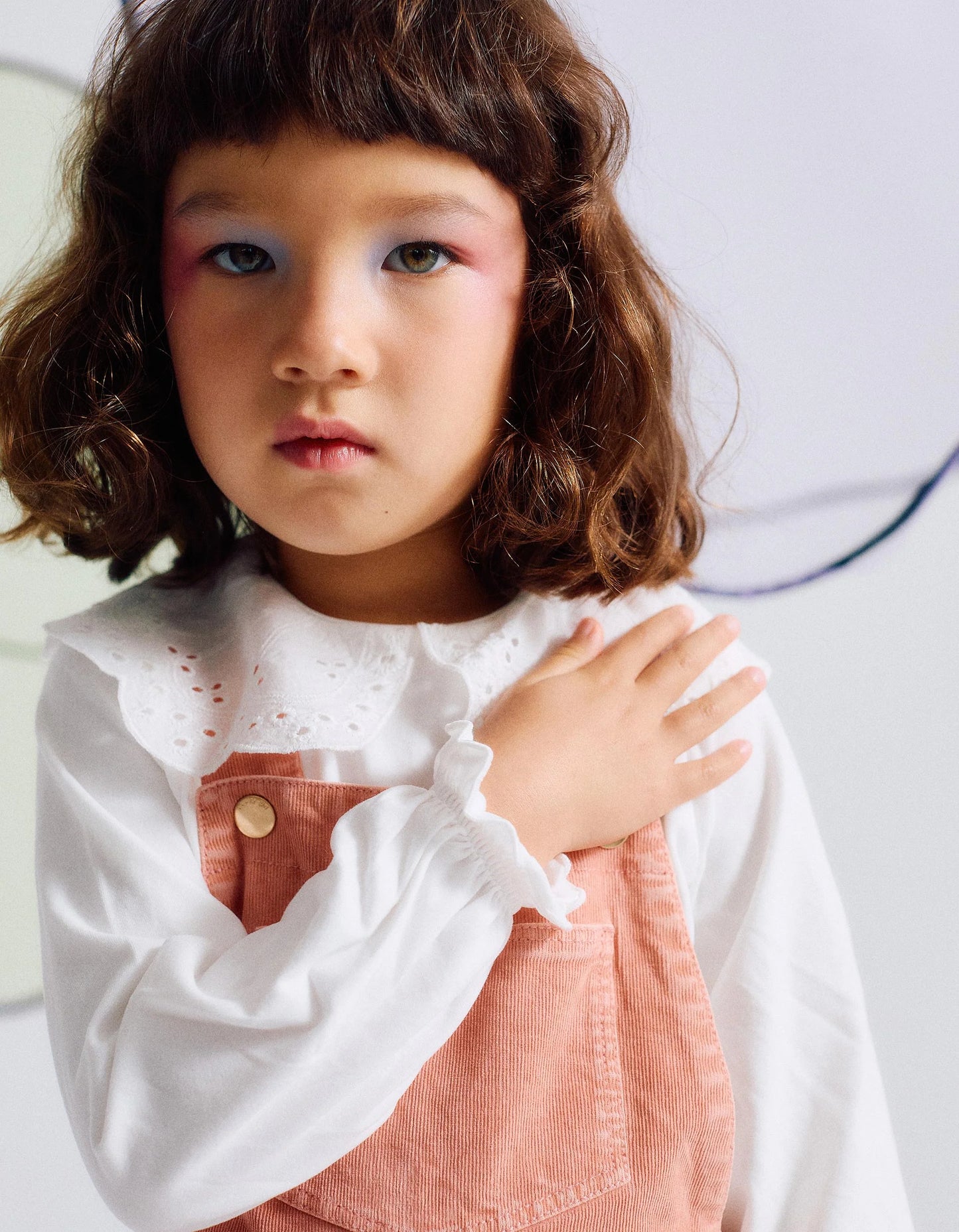 Camisa con Cuello Bordado Inglés y Volantes para Niña Blanca