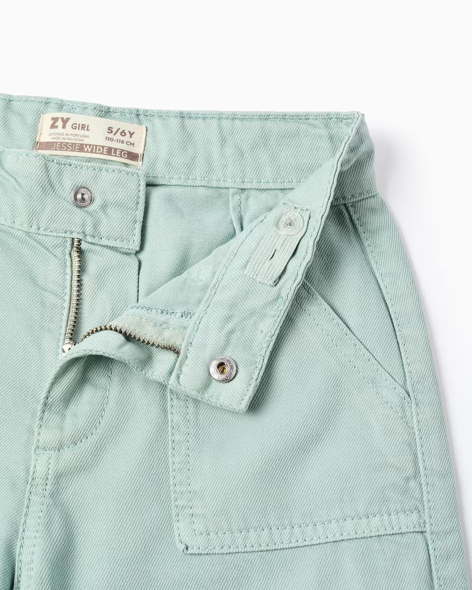 Pantálon de niña de sarga wide leg y con bolsillos cargo