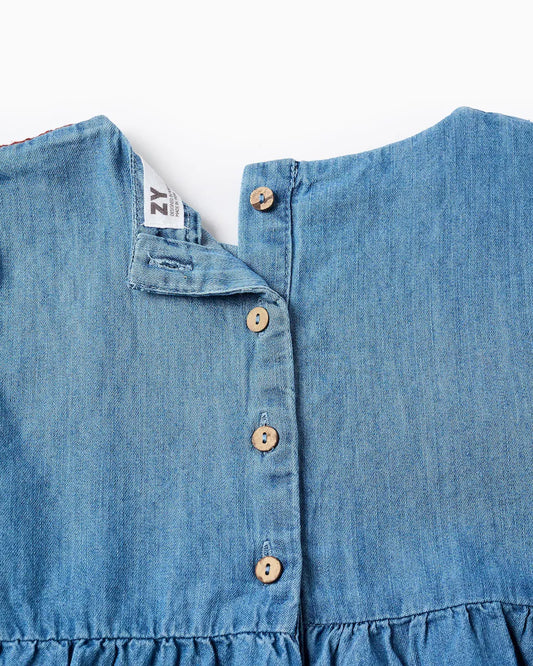 Blusa vaquera con bordados de flores