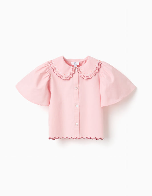 Camisa niña de popelín con cuello festoneado y bordado rosa